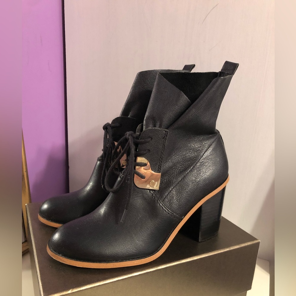 Kensie Black Chase Bootie. Size 7